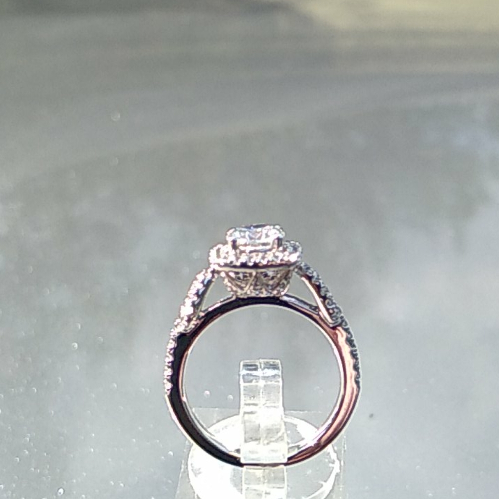 New 1.90 ctw halo engagement ring - Picture 3 of 8